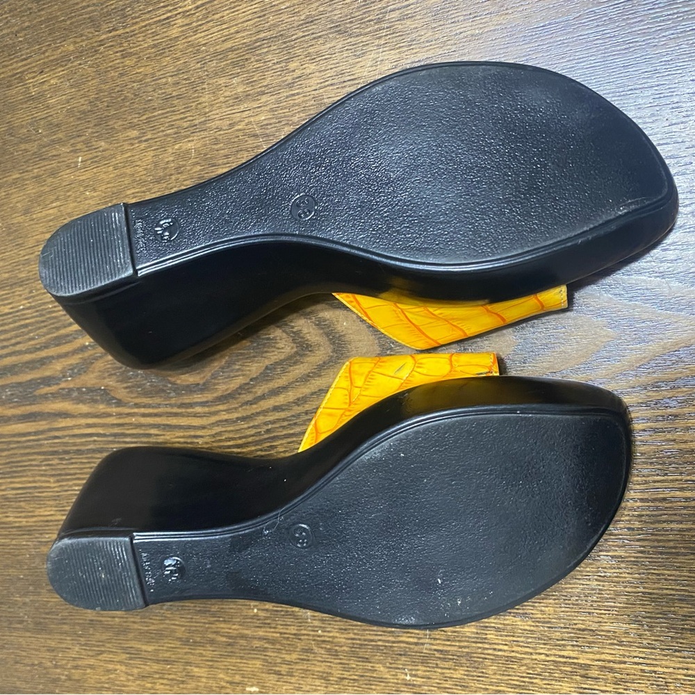 Vintage Athena Alexander Yellow Faux Snakeskin Sandals Heels Size 7 - Picture 4 of 4